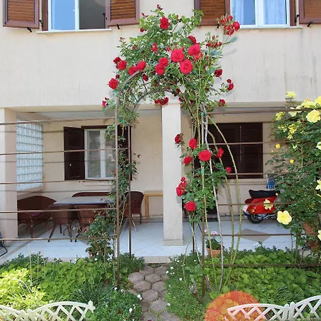Komfortables Nur 5 Minuten Zum Zentrum Von Apartment Rovinj