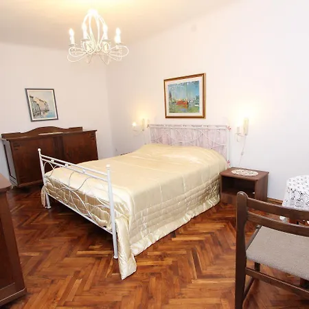 Komfortables Nur 5 Minuten Zum Zentrum Von Apartment Rovinj