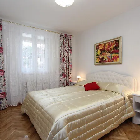 Komfortables Nur 5 Minuten Zum Zentrum Von * Rovinj